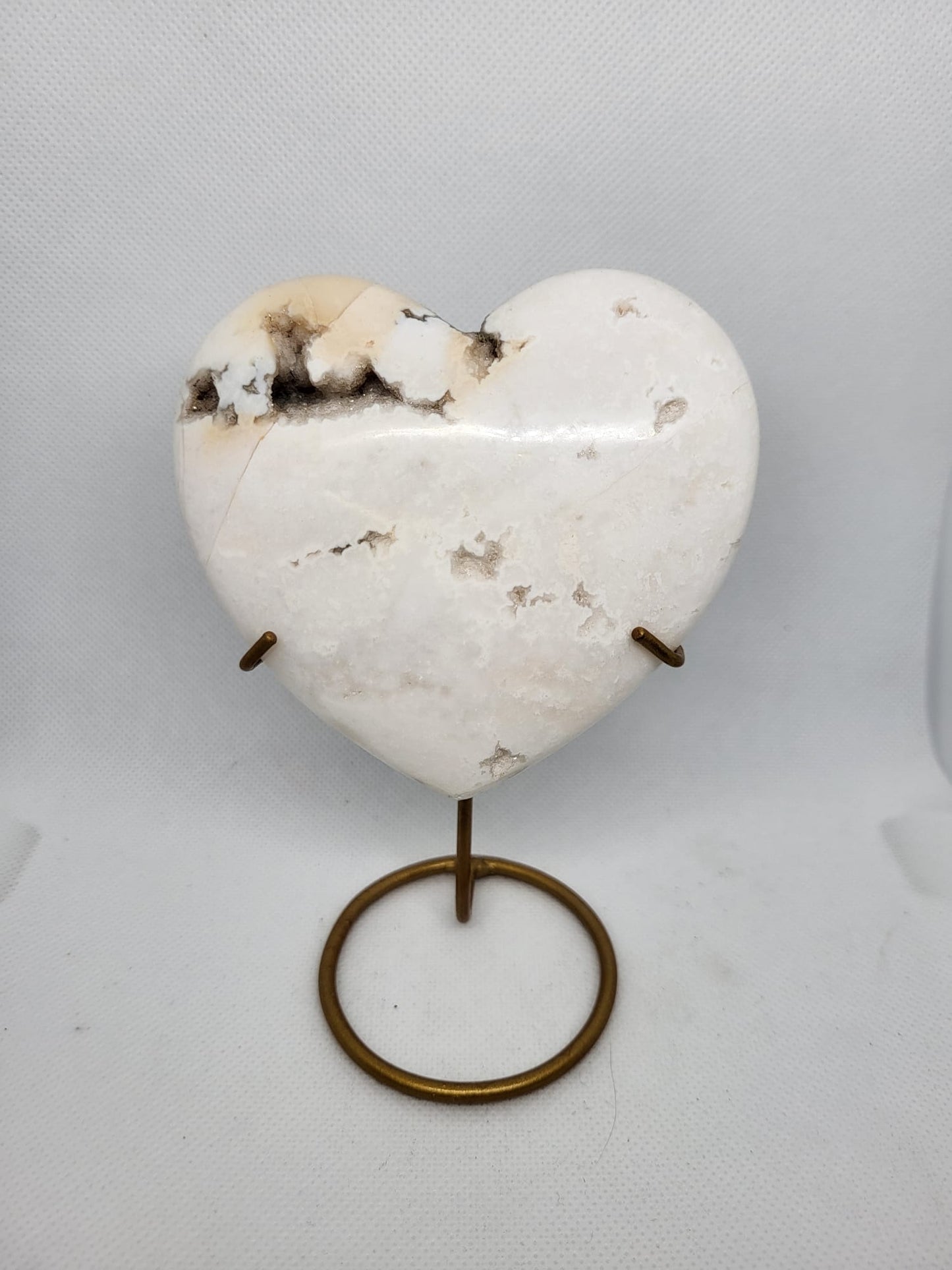 Plume Agate Herz auf Ständer