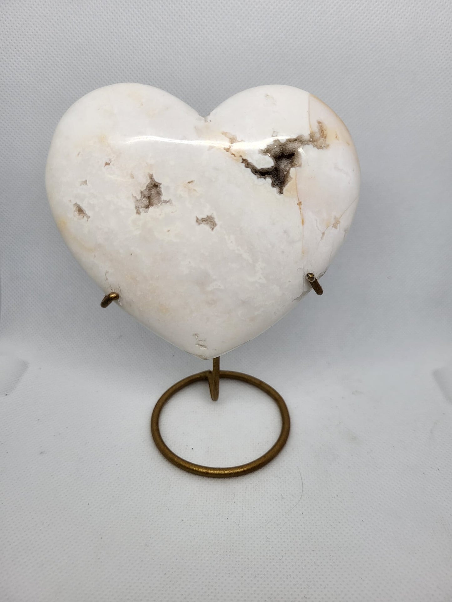 Plume Agate Herz auf Ständer