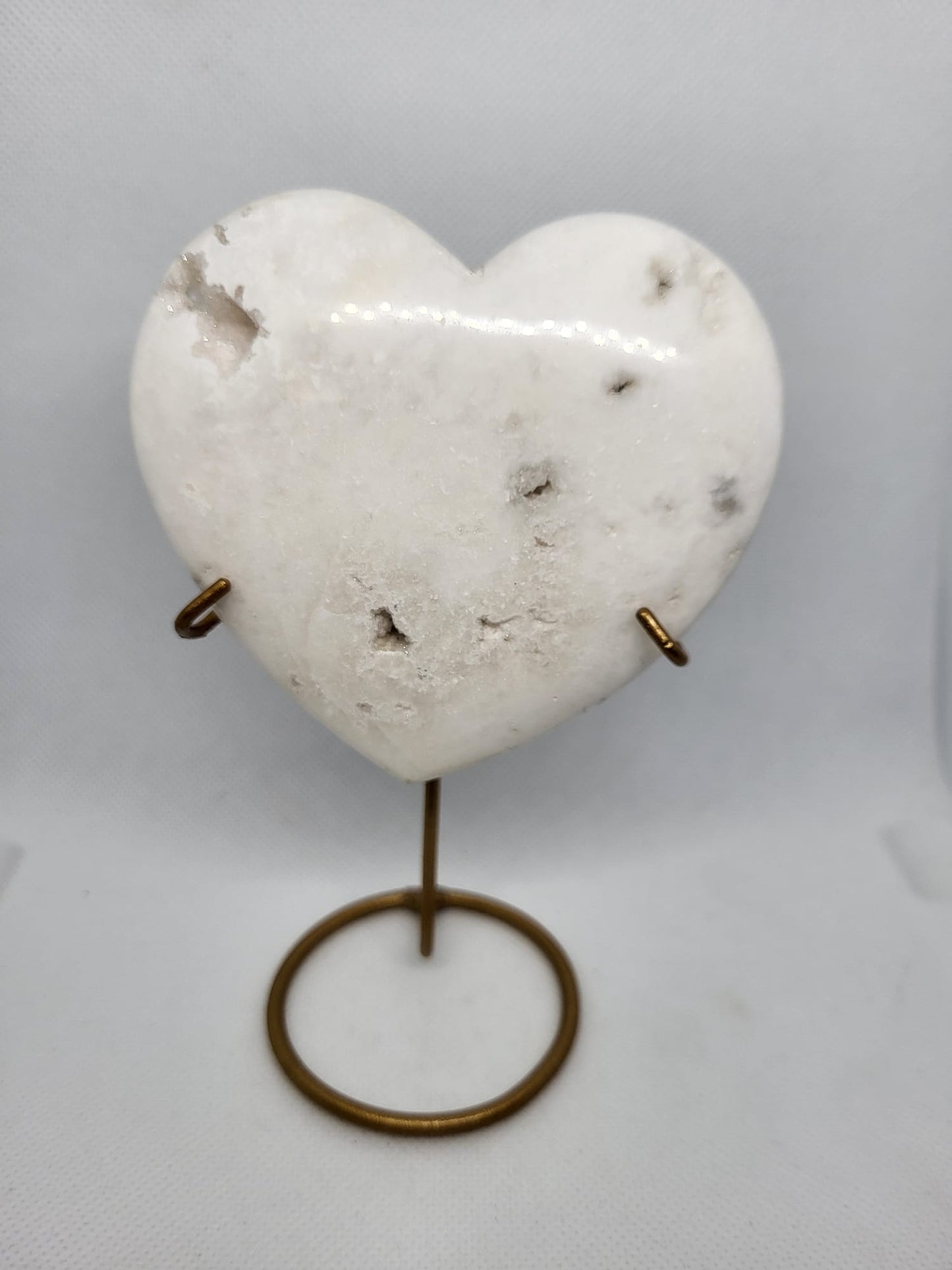 Plume Agate Herz auf Ständer
